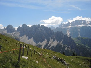 42 Italian Dolomites Day Walks (c) Ann Foulkes, trekMountains