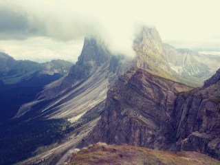 12. Puez Odles Peaks Geotrail Dolomites Italy © Ann Foulkes trekMountains