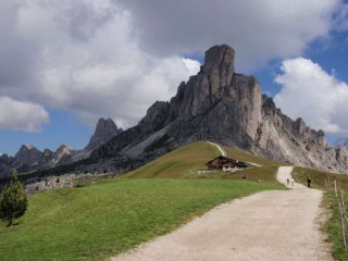 Passo Giau Alta Via 1 Dolomites Italy © Ann Foulkes trekMountains 2010